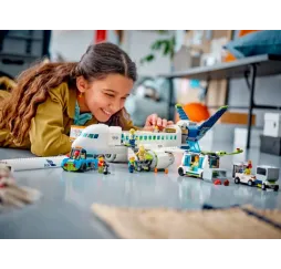 LEGO City Samolot pasażerski – klocki konstrukcyjne dla dzieci