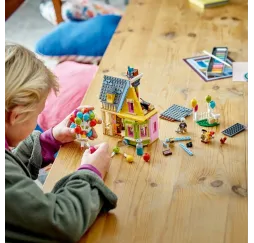 LEGO Disney Classic Dom z bajki Odlot – klocki konstrukcyjne 9+
