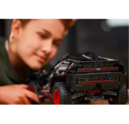 LEGO Technic Audi RS Q e-tron – klocki konstrukcyjne dla dzieci 10+