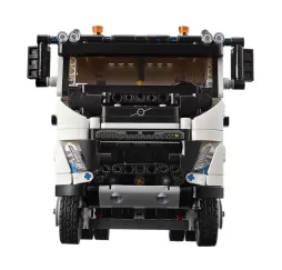LEGO Technic Volvo FMX i koparka – klocki konstrukcyjne 10+