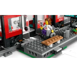 LEGO City Tramwaj miejski ze stacją – klocki konstrukcyjne 7+