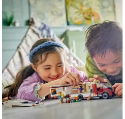 LEGO City Wakacyjny kamper – klocki konstrukcyjne dla dzieci 6+