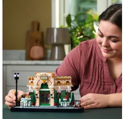 LEGO Icons Francuska kawiarenka – klocki konstrukcyjne dla dorosłych