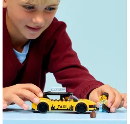LEGO City Żółta taksówka – klocki konstrukcyjne dla dzieci 5+