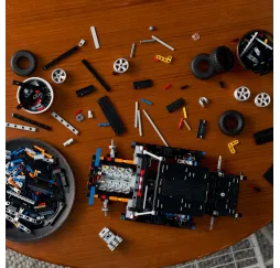 LEGO Technic Dodge Charger R/T – klocki konstrukcyjne