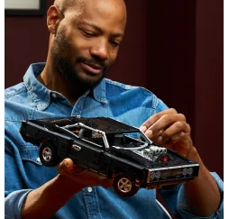 LEGO Technic Dodge Charger R/T – klocki konstrukcyjne