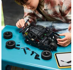 LEGO Technic Batmobil Tumbler RC – klocki konstrukcyjne