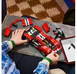 LEGO Technic Ferrari 488 Pista – klocki konstrukcyjne