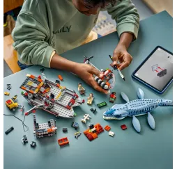 LEGO Jurassic World klocki Atak mozazaura na łódź